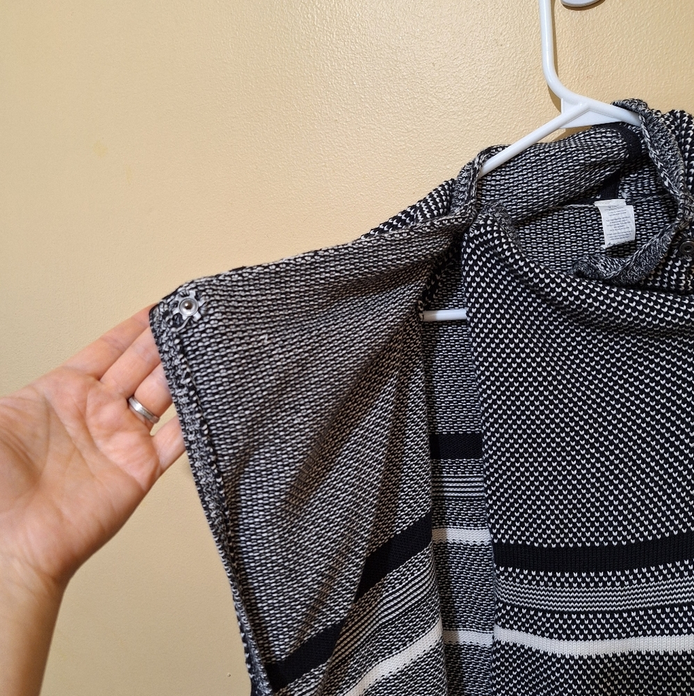 Ivivva Sweater - Picture 7 of 8
